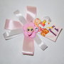 coccarda bomboniera segnaposto con fiorellino in fimo baby rosa