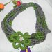 Sciarpa collana realizzata ad uncinetto con filato grigio-verde 