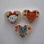 Set tre magneti in legno a cuore dipinti a mano con gatti pazzi 5