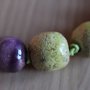 collana 8 perle in ceramica raku verde acido/viola