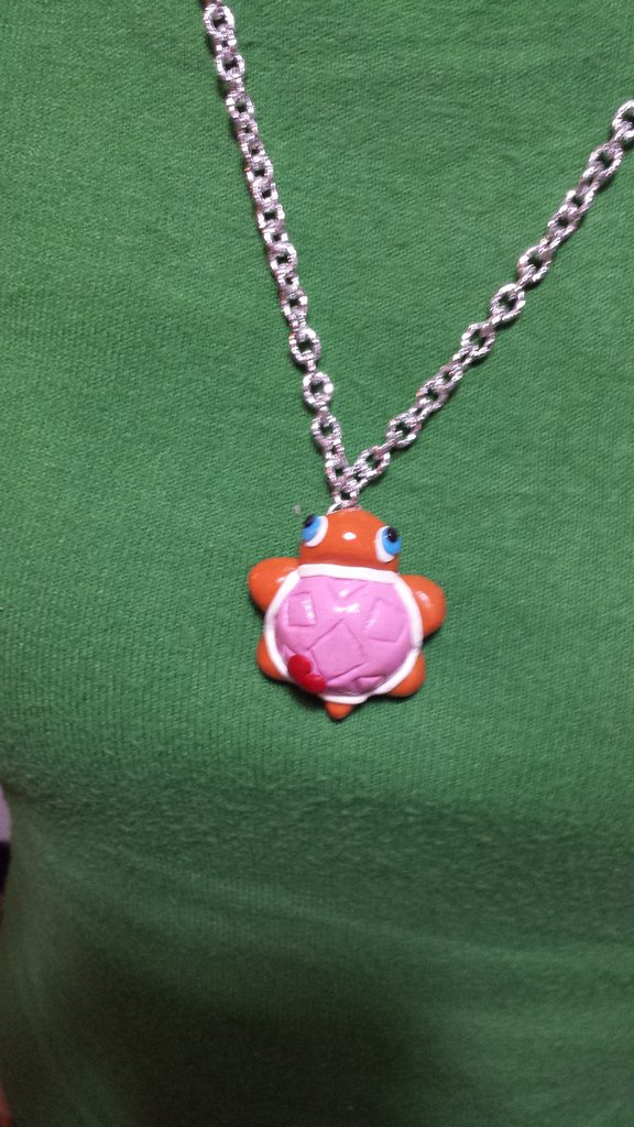 Collana con ciondolo tartaruga colorata per