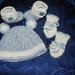 Scarpette-cappellino e muffolle bebè con sfumature particolari lana merinos 
