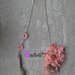 collana asimmetrica con fiori uncinetto color salmone e palline di strass