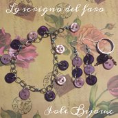Bracciale, orecchini e anello con bottoni rosa e viola