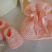 Completo neonato scarpine + cappellino con nastrino a maglia  - Benvenuto baby - in lana baby rosa albicocca