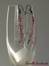Orecchini pendenti con perle di vetro rosa-viola-trasparenti