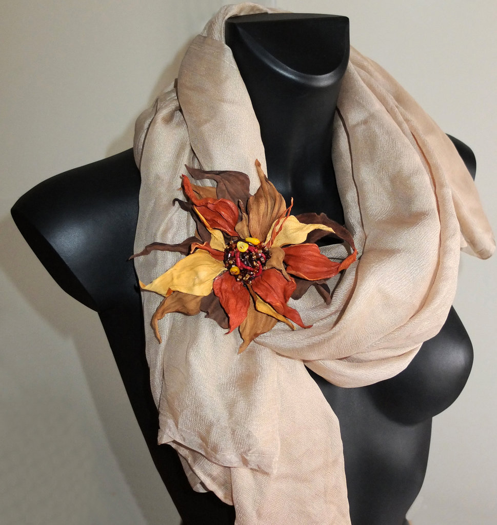 Spilla di fiori fatta a mano - Gioielli - Spille - di La Boutique F