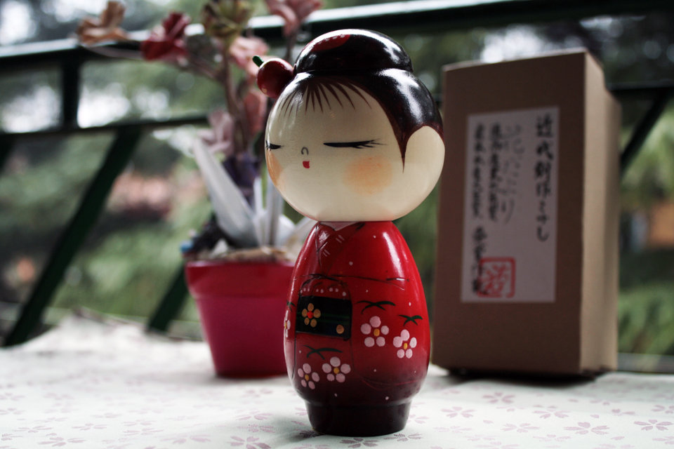 Bambola giapponese - Kokeshi Sguardo Lontano - Per la casa e per te