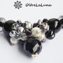 Collana con pietre nere, grappolo di perle e pendente centrale