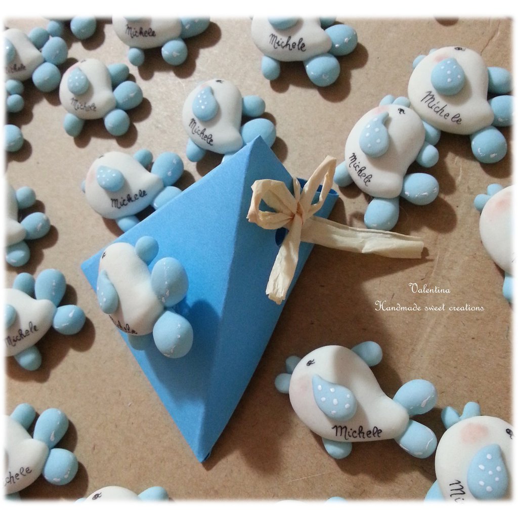 12 Decorazioni Da Tavolo In PVC Per Comunione E Battesimo - Forma Di Pesce Con Nastro Bianco - 12 Cm - 2