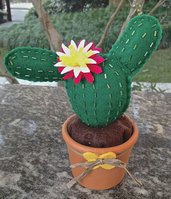 cactus in feltro verde prato con perline e fiore rosa