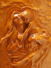 Scultura sacra, madonna con bambino. Intagliata a mano e lucidata in gomma lacca