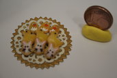 Vassoio con miniature di biscotti 1:12 di Pasqua con pulcini, coniglietti e uova