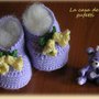 Scarpine lilla con campanule gialle realizzate all'uncinetto