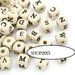  25 perle  in legno naturale Distanziatori Lettere alfabeto  A-Z   10 mm 