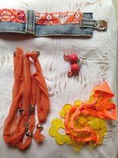 OFFERTA 4X1: lotto n. 4 - Collana/bracciale a fiori, bracciale tulle con charms, bracciale jeans con inserto stoffa e orecchini