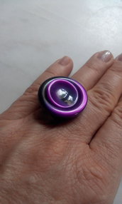 Anello con bottone unico color viola