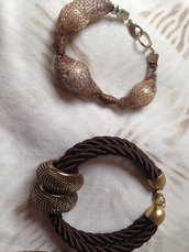  OFFERTA 4X1: lotto n. 7- Collana in maglia di filo bronzo e margherita con bracciale, bracciale in cordoncino marrone e orecchini pizzo