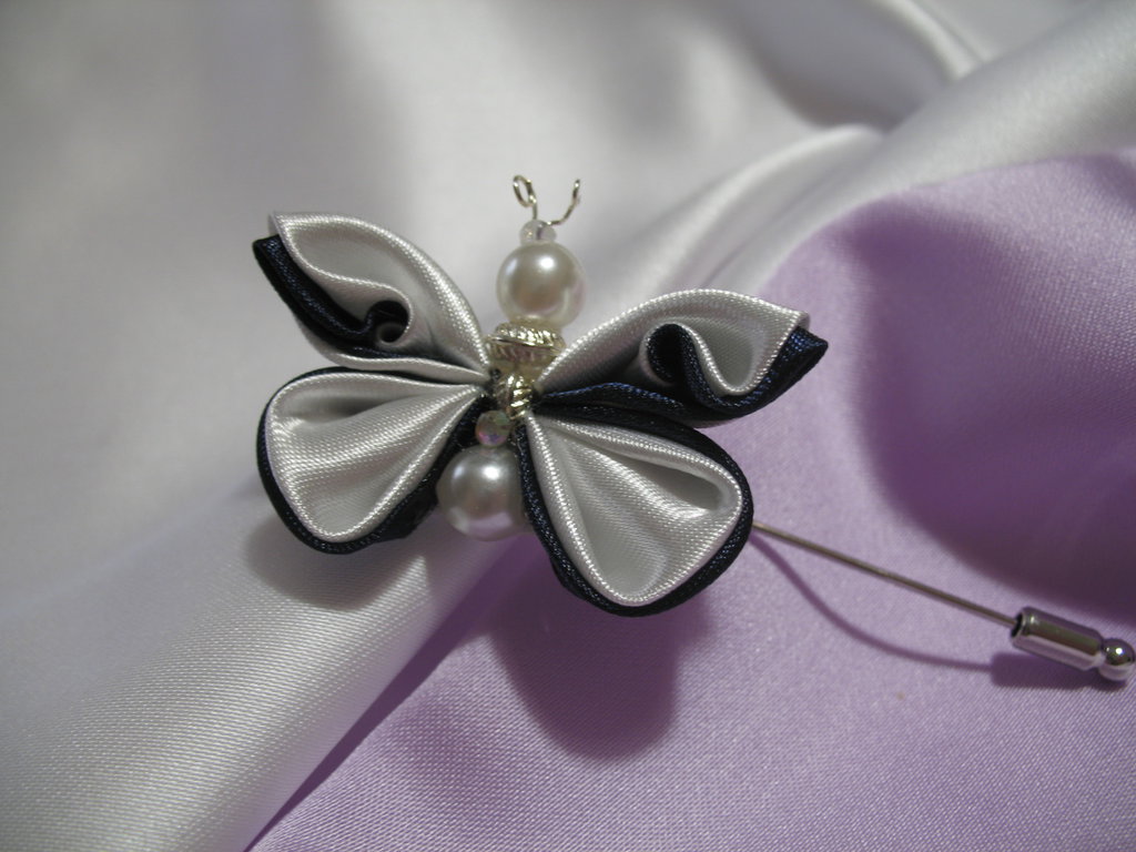 Spilla Farfalla Blu Minimalista In Plastica – Accessorio Elegante Per Abiti, Giacca E Accessori – Regalo Unico