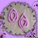 Orecchini pendenti ad uncinetto color lila, fatti a mano