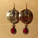 Orecchini handmade medaglione oro e pendente rossa 