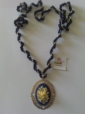 Collana con cammeo in resina