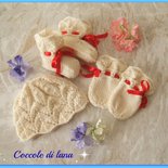 Cappellino, scarpine e guantini in lana, ai ferri, per neonato