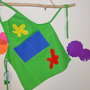 Grembiulino per bambini verde con macchie colorate in puro cotone fatto a mano