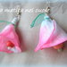 orecchini primavera in fiore  petali sfumati in rosa foglie in plastica pet e perline