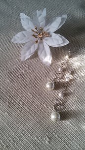 Orecchini pendenti con perle color panna 