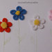 4 fiori a tricotin in lana con pon pon : decorazioni per nascite e battesimi, feste e compleanni bambini
