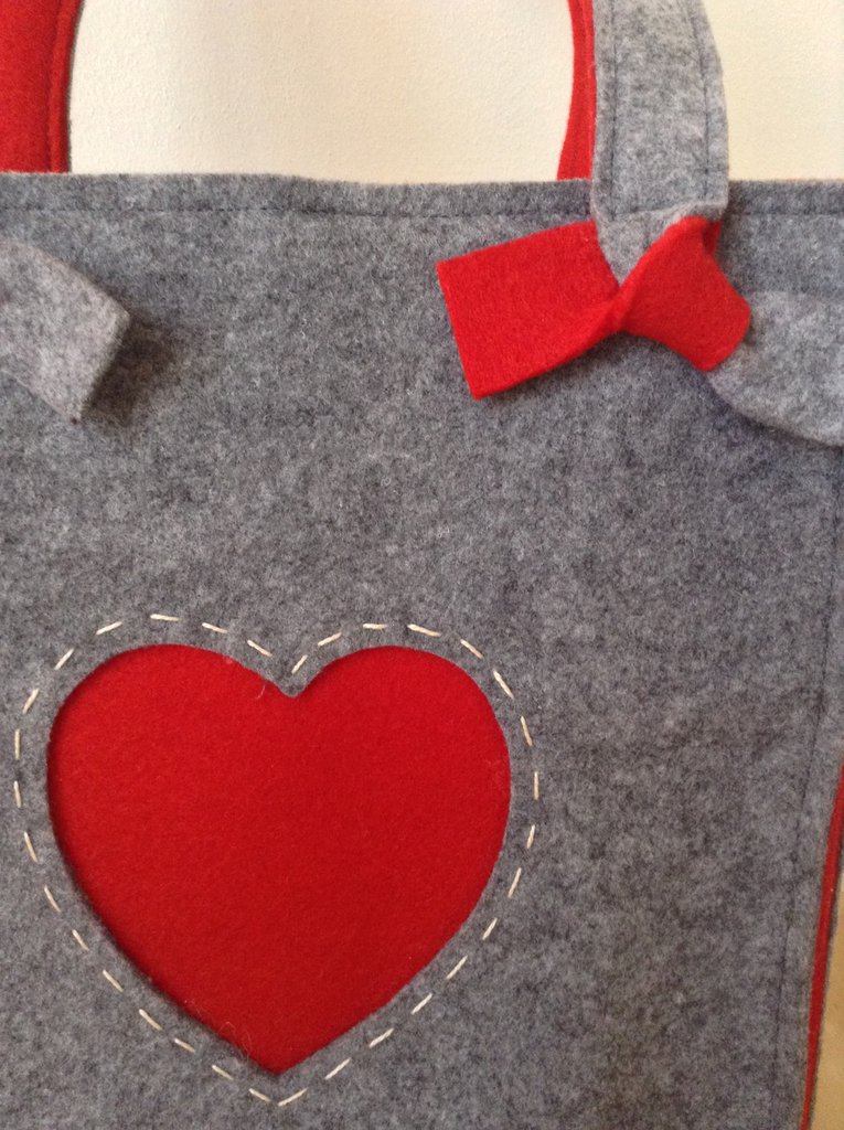 Borsa In Feltro A Forma Di Cuore – 40x26,5x21 Cm, Grigio Scuro, Manici In Nylon, Shopper Resistente