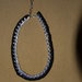 Collana girocollo catena argentata e lavorazione uncinetto, semplice ed elegante - colore nero