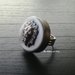 Anello con bottone vintage in metallo argentato anticato  e leone in rilievo
