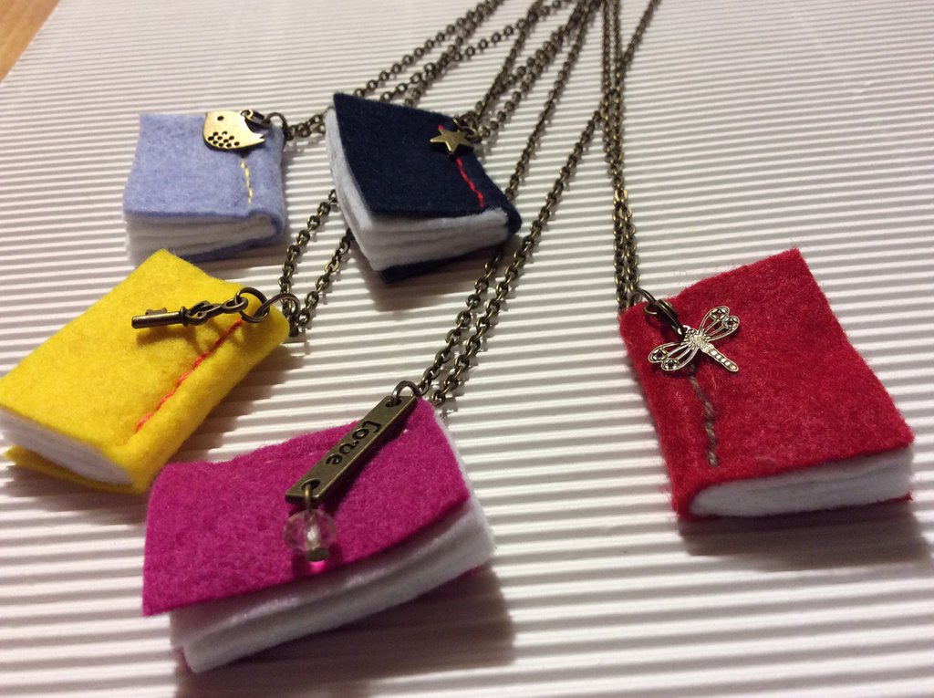 Collana Con Ciondolo Libro Per Amanti Della Lettura - Acciaio Inossidabile, Regalo Per Insegnanti E Lettori, Con Sacchetto Di Velluto