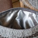 Borsa di lana a tracolla color grigia con mezzi cristalli