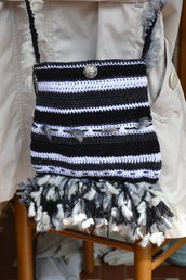 Borsa di lana a tracolla color bianco e nero