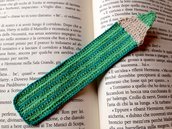 Segnalibro matita verde fatta a mano all'uncinetto per amanti dei libri o per la scuola