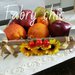 Cassetta di legno dipinta e decorata a mano con frutta e girasoli