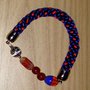 Bracciale kumihimo blu e rosso realizzato a mano con perline