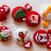 Set di 30 addobbi di Natale in feltro rosso e bianco: calamite e decorazioni in pannolenci
