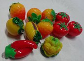 11 Ciondoli in Resina a forma di Frutta e Verdure