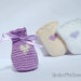 Bomboniera portaconfetti sacchettino con cuore in stile shabby ad uncinetto - lilla, crema, bianco | matrimonio, nascita, battesimo, comunione
