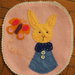 Tilly il coniglio e la farfalla.Illustrazione in feltro.Quadretto per decorare stanza dei bimbi.Bomboniera-nascita