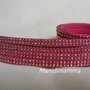 bracciale modello alcantara fucsia con borchie color oro