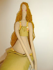Sirena gialla, bambola di stoffa