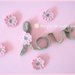 Fascia capelli - braccialetto bambina con fiori rosa all'uncinetto fatto a mano