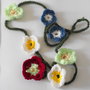 Collana Fiorita Flower Power 2.Collana in lana con fiori fatta a mano.Tecnica :uncinetto