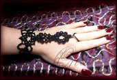 Bracciale da schiava (Slave Bracelet) gotico/dark in pizzo nero "Igea"