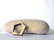 Riny, anello geometrico in legno versione pentagono